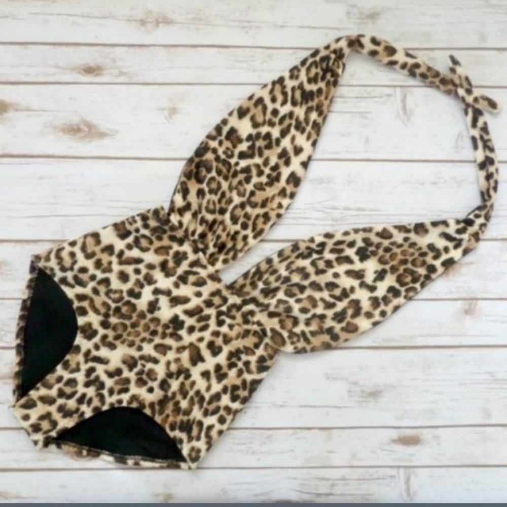 Plunging Neckline Leopard Swimsuit